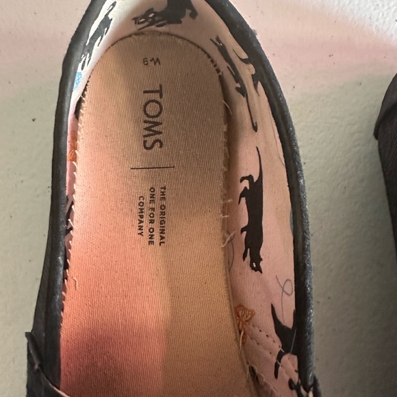 TOMS Black Cat Shoes - Picture 2 of 7